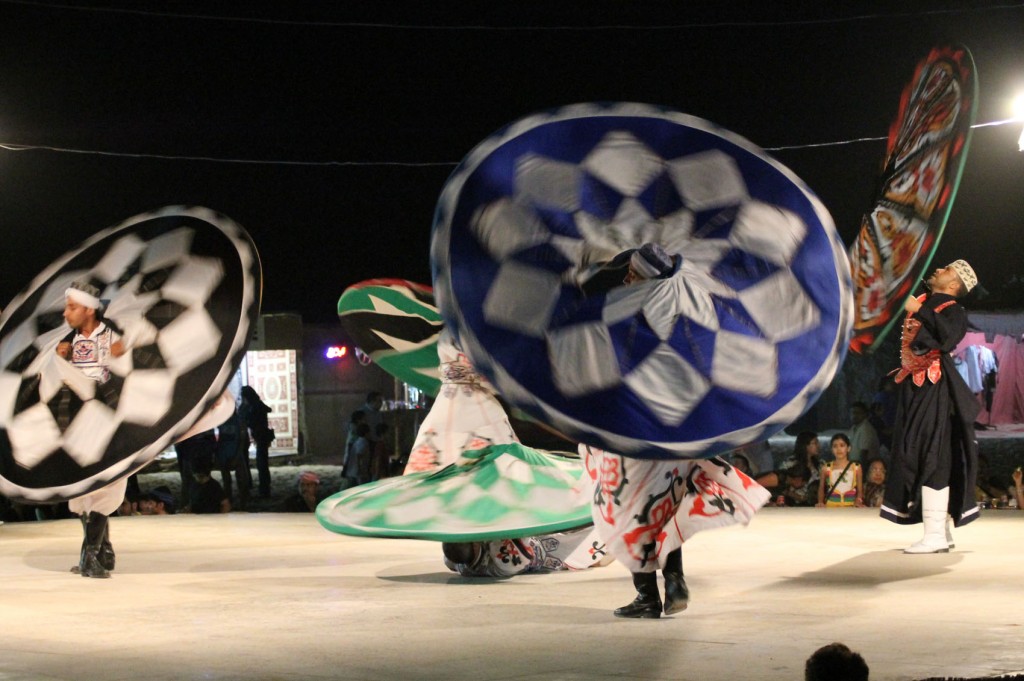 Tanoura show by-many-dancers